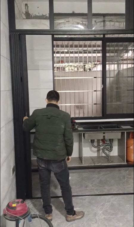 铝合金隔断百折门