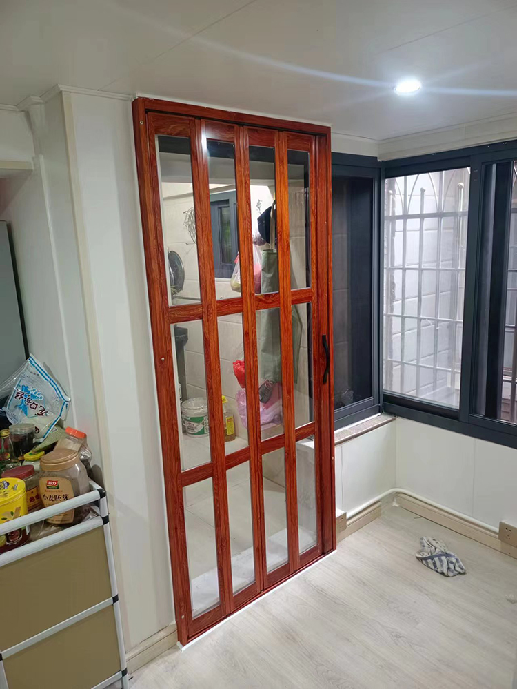 隔段铝合金百折门